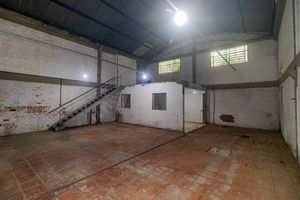Image 11 - 889505