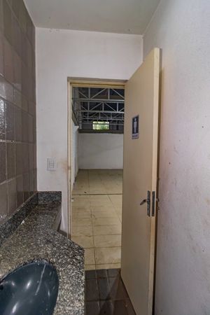 Image 30 - 889505