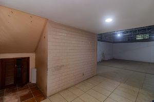Image 31 - 889505