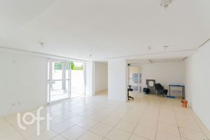 Image 4 - 889517
