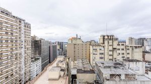 Image 27 - 889525