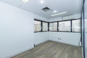 Image 9 - 889532