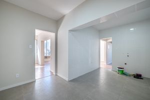 Image 18 - 889538