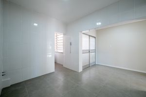 Image 21 - 889538