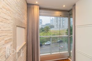 Image 12 - 889539