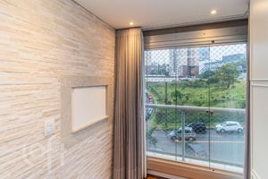 Image 8 - 889539