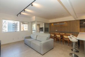 Image 18 - 889540