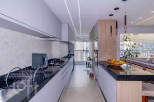 Image 14 - 889565