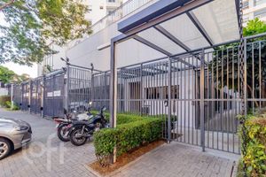 Image 76 - 889565