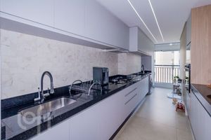 Image 13 - 889565