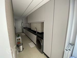 Image 9 - 889565