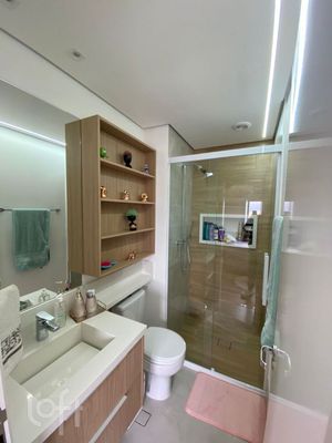 Image 19 - 889565