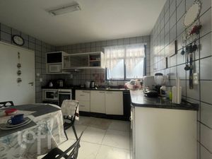 Image 6 - 889569