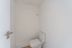 Image 14 - 889572