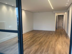 Image 1 - 889572