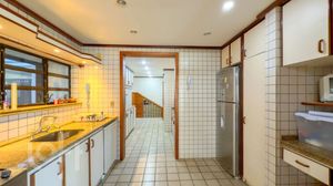 Image 9 - 889573