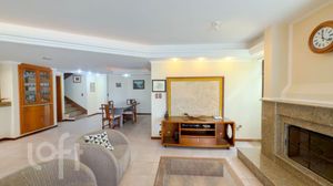 Image 6 - 889573