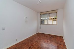 Image 9 - 889576