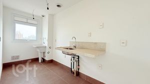 Image 6 - 889579