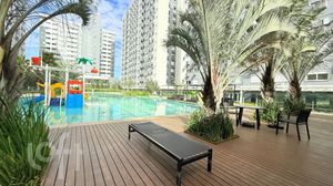 Image 1 - 889579