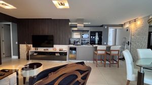 Image 4 - 889589