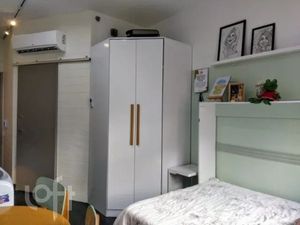 Image 8 - 889593