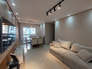Image 7 - 889595