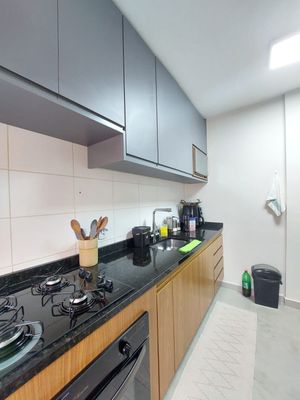 Image 12 - 889595