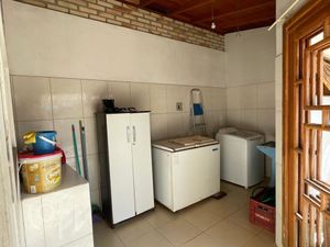 Image 15 - 889599