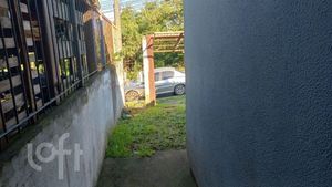 Image 5 - 889605