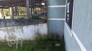 Image 6 - 889605