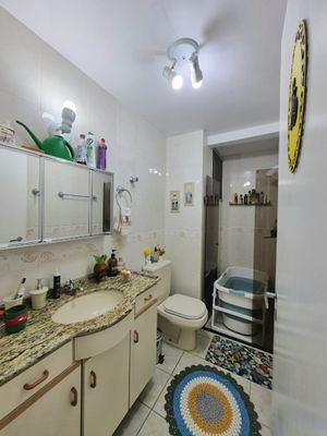 Image 8 - 889609