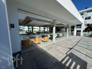 Image 41 - 889637