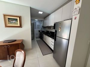 Image 13 - 889637