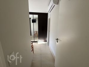 Image 30 - 889637