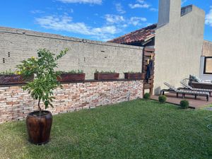 Image 26 - 889640