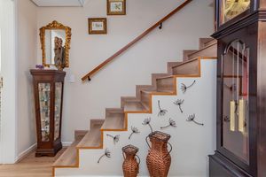 Image 9 - 889646