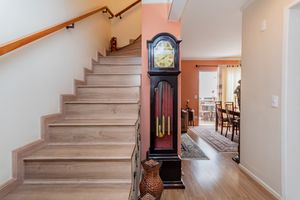 Image 8 - 889646
