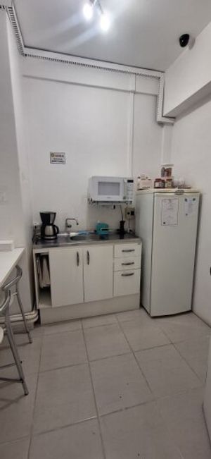 Image 17 - 889650