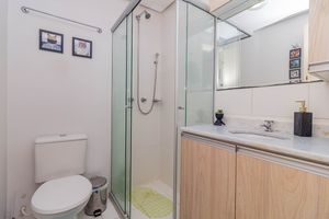 Image 9 - 889652