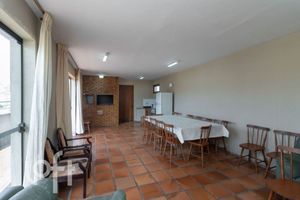 Image 21 - 889656