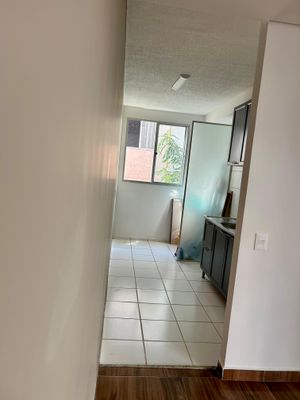 Image 10 - 889657