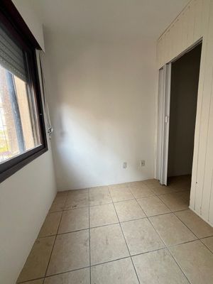 Image 3 - 889658
