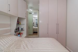 Image 23 - 889664