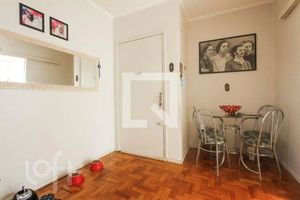Image 6 - 889667