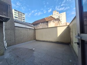 Image 2 - 889668