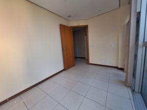 Image 7 - 889668