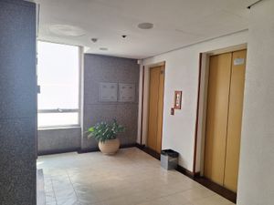 Image 9 - 889668