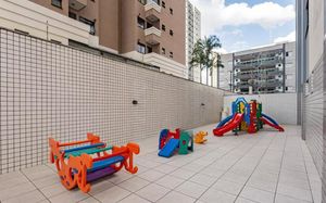 Image 12 - 889670