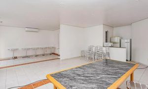 Image 11 - 889670